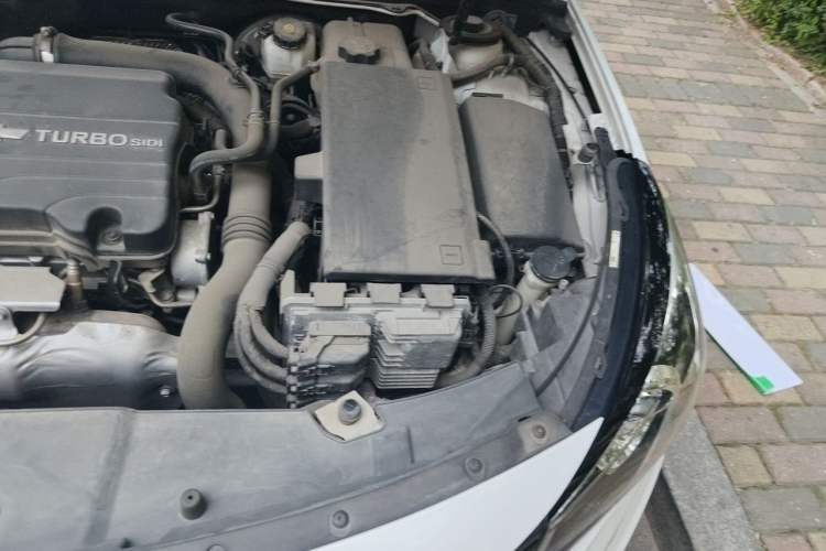 Used Chevrolet Malibu 2017 1.5T Automatic Luxury Edition Engine Bay Left