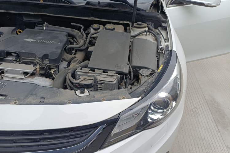 Used Chevrolet Malibu 2017 1.5T Automatic Luxury Edition Engine Bay Left