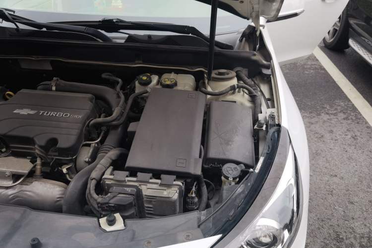 Used Chevrolet Malibu 2017 1.5T Automatic Luxury Edition Engine Bay Left