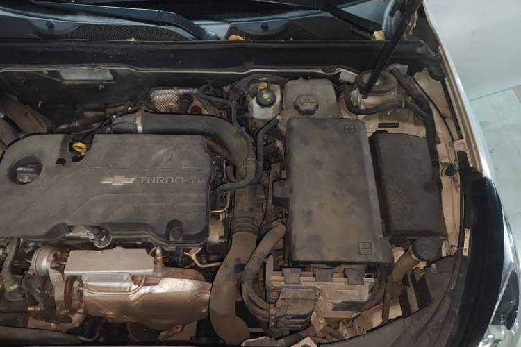Used Chevrolet Malibu 2017 1.5T Automatic Luxury Edition Engine Bay Left