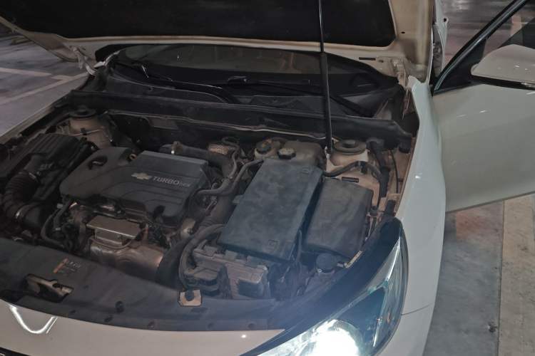 Used Chevrolet Malibu 2017 1.5T Automatic Luxury Edition Engine Bay Left