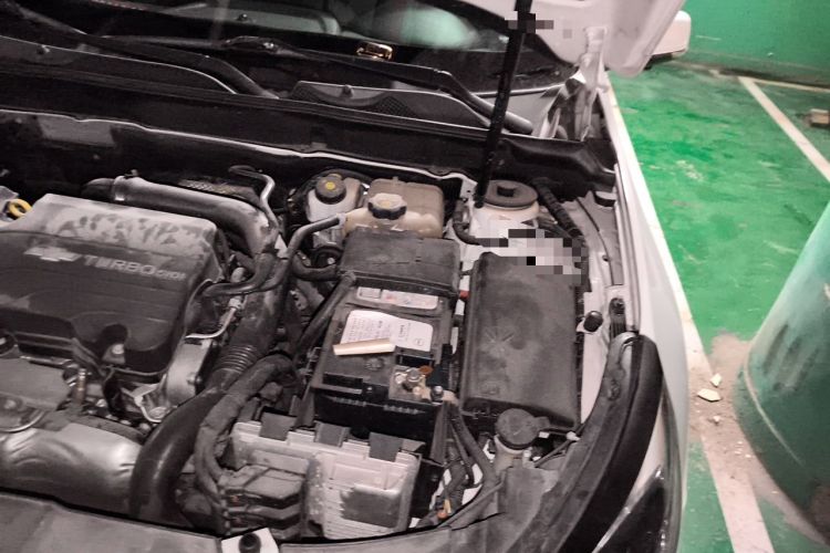 Used Chevrolet Malibu 2017 1.5T Automatic Luxury Edition Engine Bay Left