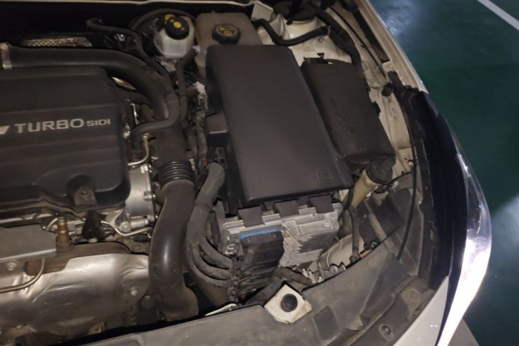 Used Chevrolet Malibu 2017 1.5T Automatic Luxury Edition Engine Bay Left