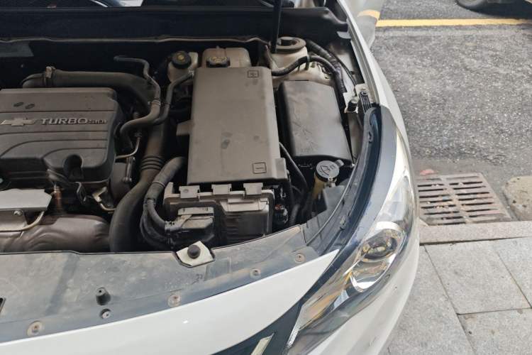Used Chevrolet Malibu 2017 1.5T Automatic Luxury Edition Engine Bay Left