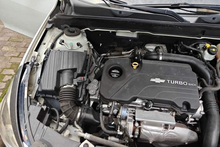 Used Chevrolet Malibu 2017 1.5T Automatic Luxury Edition Engine Bay Right