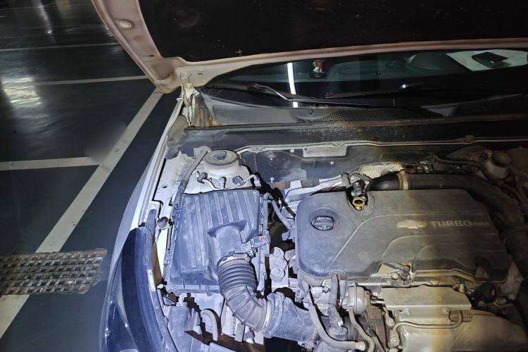 Used Chevrolet Malibu 2017 1.5T Automatic Luxury Edition Engine Bay Right