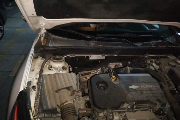 Used Chevrolet Malibu 2017 1.5T Automatic Luxury Edition Engine Bay Right