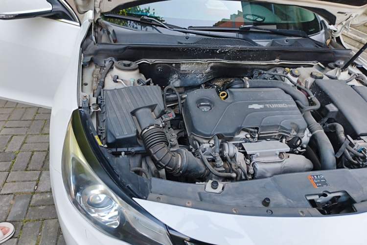 Used Chevrolet Malibu 2017 1.5T Automatic Luxury Edition Engine Bay Right