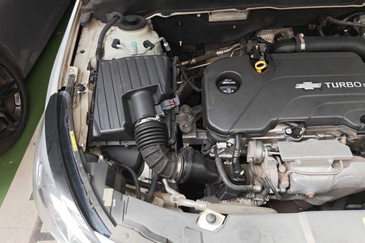 Used Chevrolet Malibu 2017 1.5T Automatic Luxury Edition Engine Bay Right