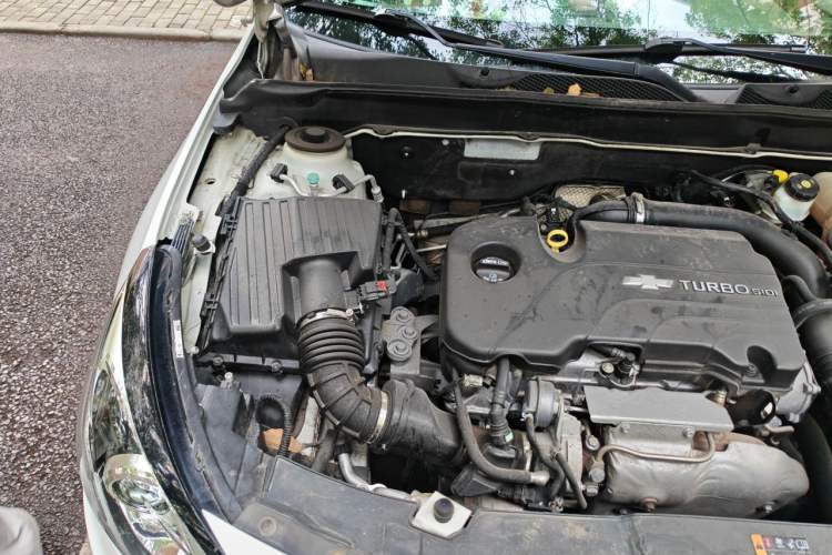 Used Chevrolet Malibu 2017 1.5T Automatic Luxury Edition Engine Bay Right