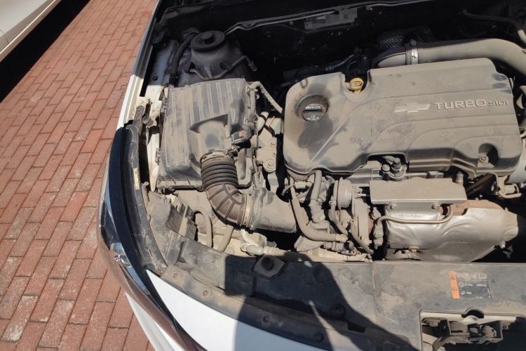 Used Chevrolet Malibu 2017 1.5T Automatic Luxury Edition Engine Bay Right