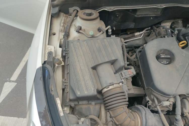 Used Chevrolet Malibu 2017 1.5T Automatic Luxury Edition Engine Bay Right