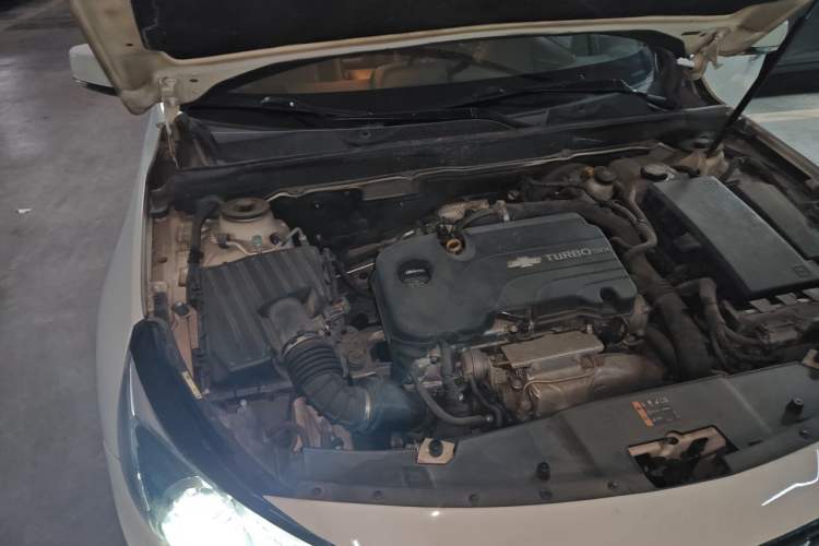 Used Chevrolet Malibu 2017 1.5T Automatic Luxury Edition Engine Bay Right