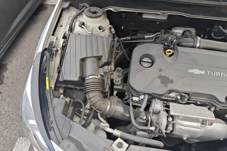 Used Chevrolet Malibu 2017 1.5T Automatic Luxury Edition Engine Bay Right