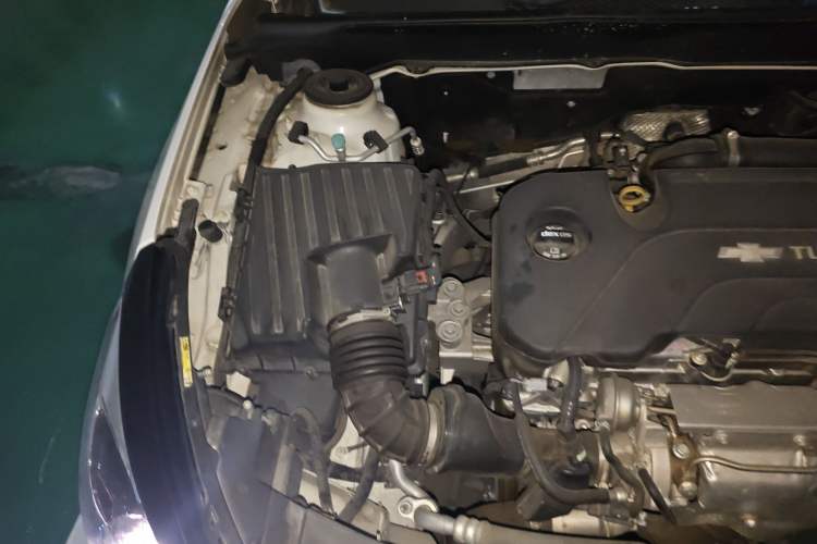 Used Chevrolet Malibu 2017 1.5T Automatic Luxury Edition Engine Bay Right