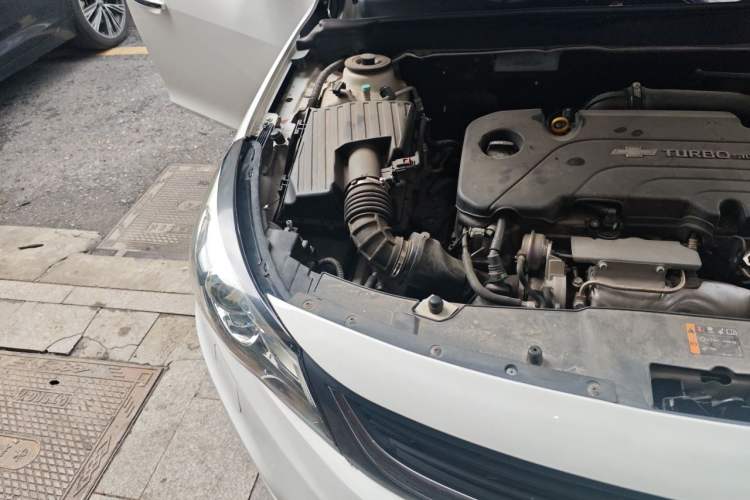 Used Chevrolet Malibu 2017 1.5T Automatic Luxury Edition Engine Bay Right