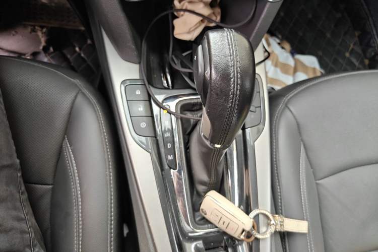 Used Chevrolet Malibu 2017 1.5T Automatic Luxury Edition Gear Lever