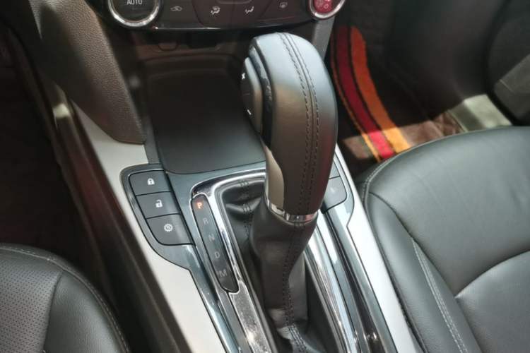 Used Chevrolet Malibu 2017 1.5T Automatic Luxury Edition Gear Lever