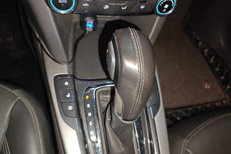 Used Chevrolet Malibu 2017 1.5T Automatic Luxury Edition Gear Lever