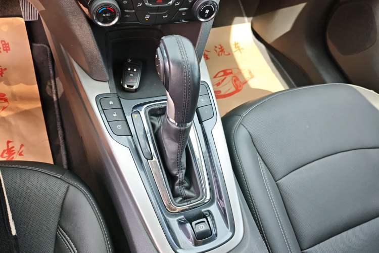 Used Chevrolet Malibu 2017 1.5T Automatic Luxury Edition Gear Lever