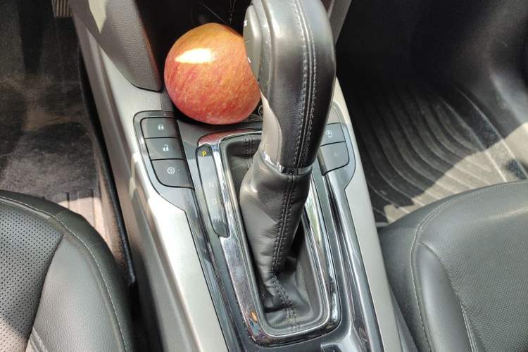 Used Chevrolet Malibu 2017 1.5T Automatic Luxury Edition Gear Lever