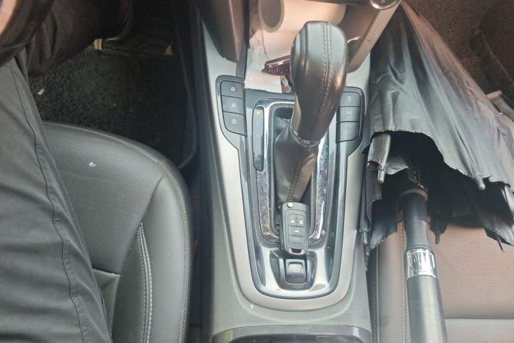 Used Chevrolet Malibu 2017 1.5T Automatic Luxury Edition Gear Lever