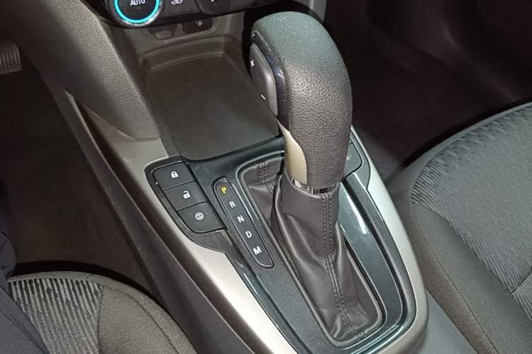 Used Chevrolet Malibu 2017 1.5T Automatic Comfort Edition Gear Lever