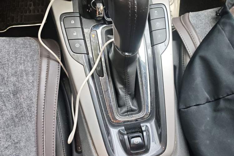 Used Chevrolet Malibu 2017 1.5T Automatic Luxury Edition Gear Lever