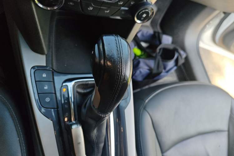 Used Chevrolet Malibu 2017 1.5T Automatic Luxury Edition Gear Lever
