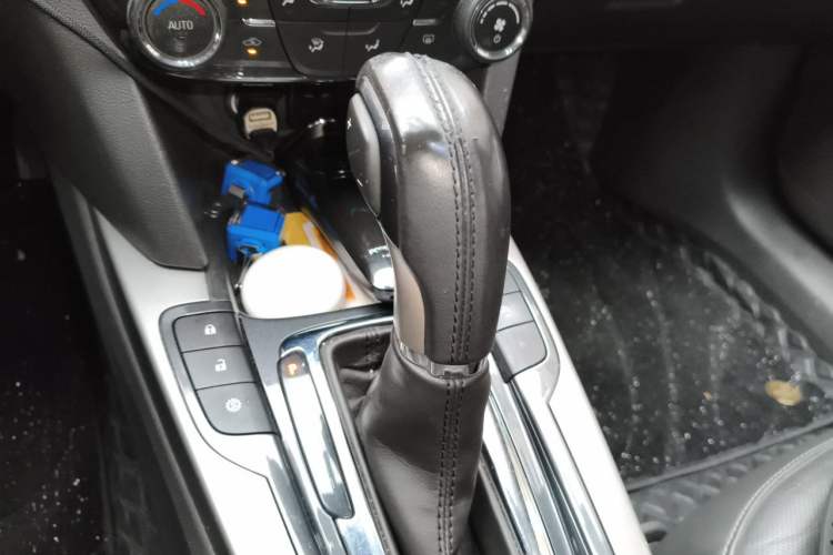 Used Chevrolet Malibu 2017 1.5T Automatic Luxury Edition Gear Lever