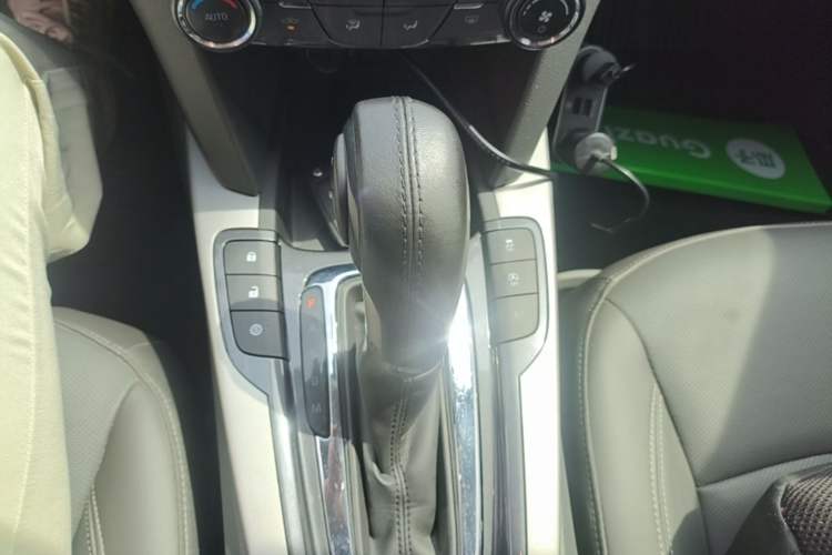 Used Chevrolet Malibu 2017 1.5T Automatic Luxury Edition Gear Lever