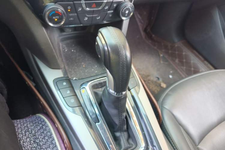 Used Chevrolet Malibu 2017 1.5T Automatic Luxury Edition Gear Lever