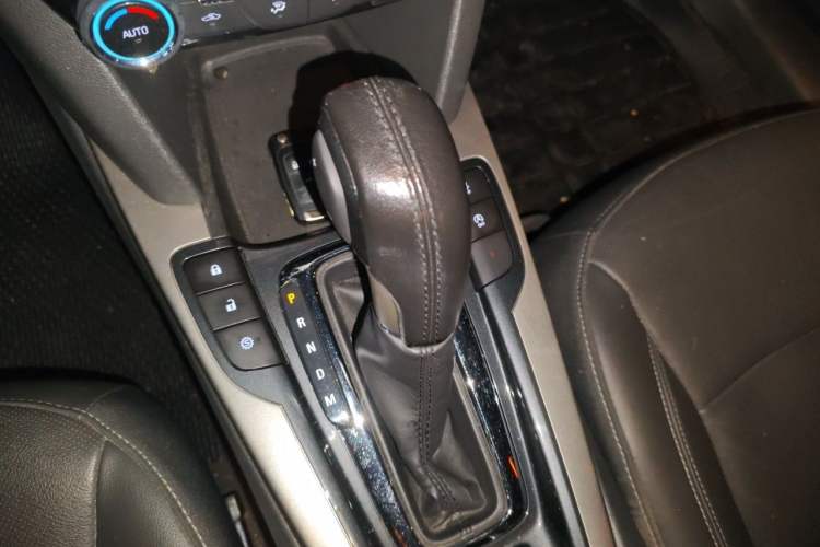 Used Chevrolet Malibu 2017 1.5T Automatic Luxury Edition Gear Lever