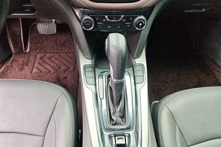 Used Chevrolet Malibu 2017 1.5T Automatic Luxury Edition Gear Lever