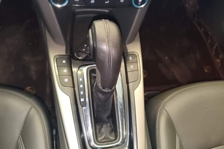 Used Chevrolet Malibu 2017 1.5T Automatic Luxury Edition Gear Lever