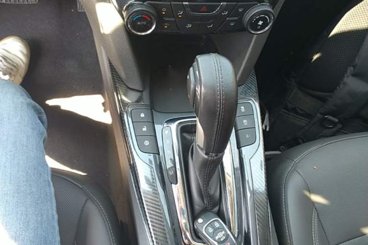 Used Chevrolet Malibu 2017 1.5T Automatic Luxury Edition Gear Lever