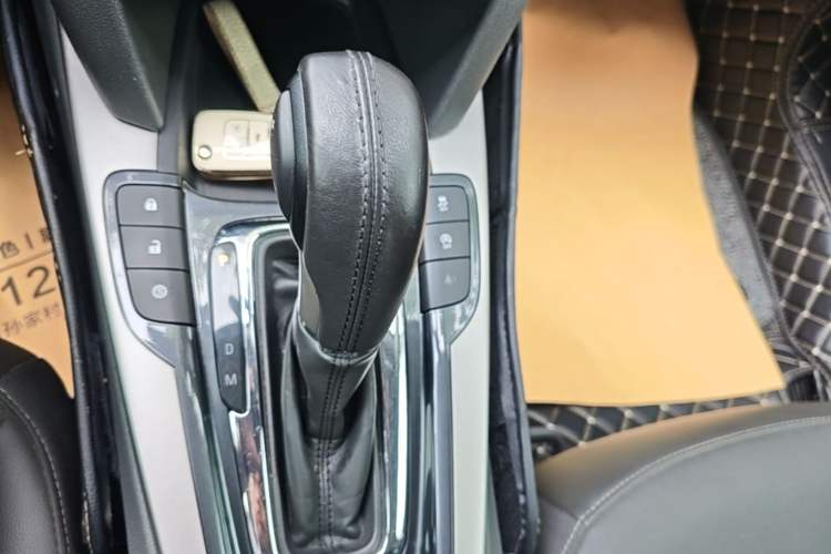 Used Chevrolet Malibu 2017 1.5T Automatic Luxury Edition Gear Lever