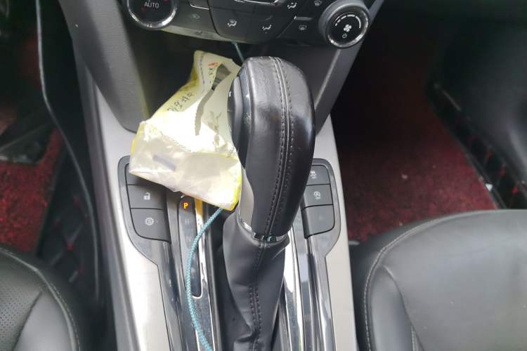 Used Chevrolet Malibu 2017 1.5T Automatic Luxury Edition Gear Lever