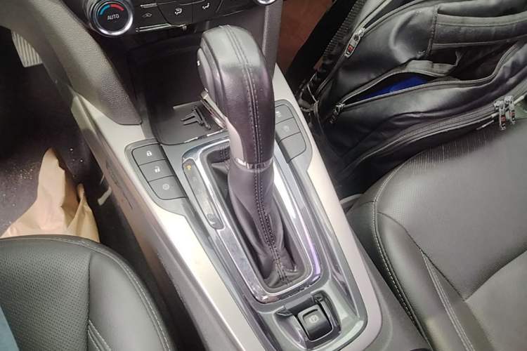 Used Chevrolet Malibu 2017 1.5T Automatic Luxury Edition Gear Lever
