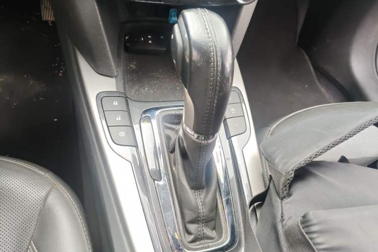 Used Chevrolet Malibu 2017 1.5T Automatic Luxury Edition Gear Lever