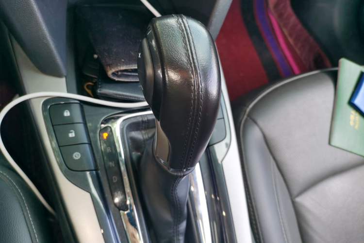 Used Chevrolet Malibu 2017 1.5T Automatic Luxury Edition Gear Lever