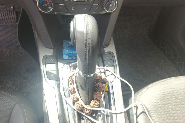 Used Chevrolet Malibu 2017 1.5T Automatic Luxury Edition Gear Lever