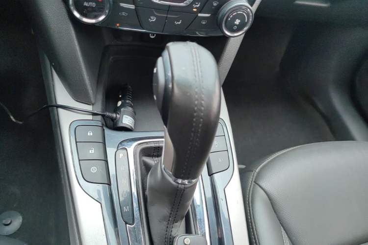 Used Chevrolet Malibu 2017 1.5T Automatic Luxury Edition Gear Lever