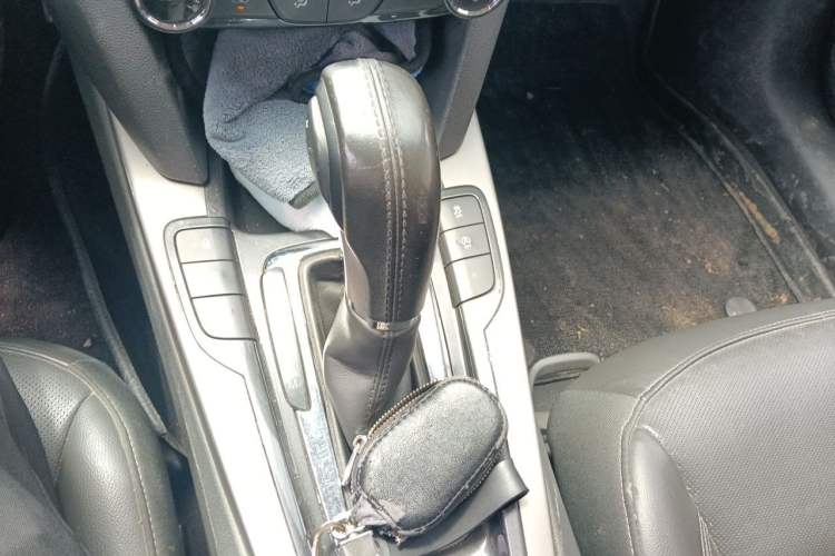 Used Chevrolet Malibu 2017 1.5T Automatic Luxury Edition Gear Lever