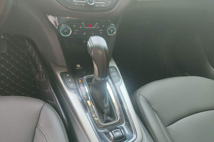 Used Chevrolet Malibu 2017 1.5T Automatic Luxury Edition Gear Lever