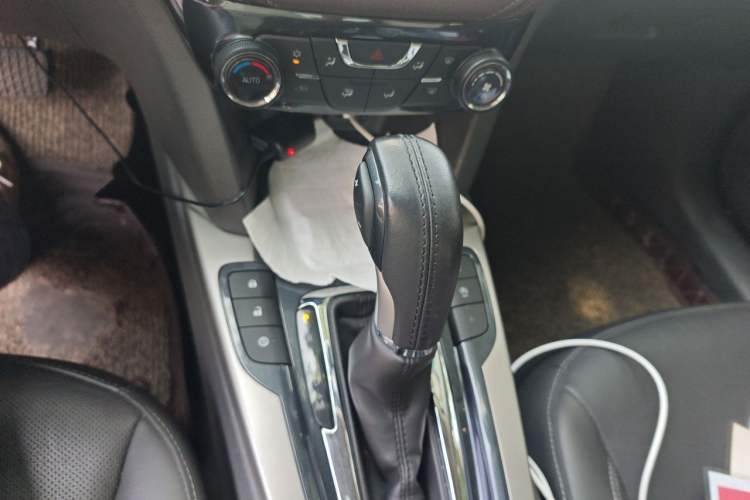Used Chevrolet Malibu 2017 1.5T Automatic Luxury Edition Gear Lever