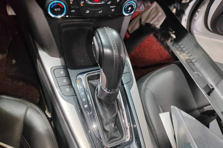 Used Chevrolet Malibu 2017 1.5T Automatic Luxury Edition Gear Lever