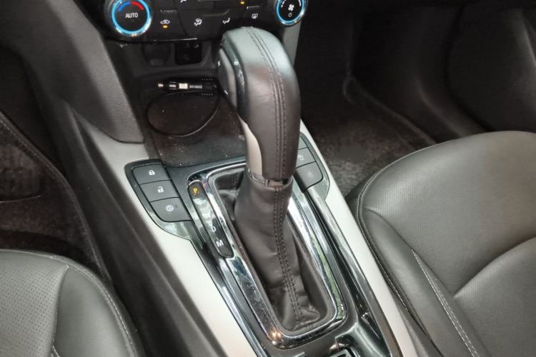 Used Chevrolet Malibu 2017 1.5T Automatic Luxury Edition Gear Lever