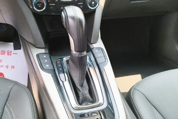 Used Chevrolet Malibu 2017 1.5T Automatic Luxury Edition Gear Lever