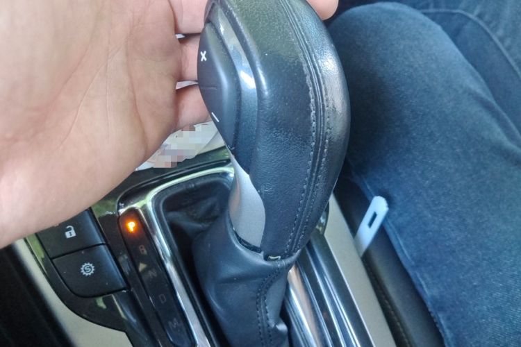Used Chevrolet Malibu 2017 1.5T Automatic Luxury Edition Gear Lever